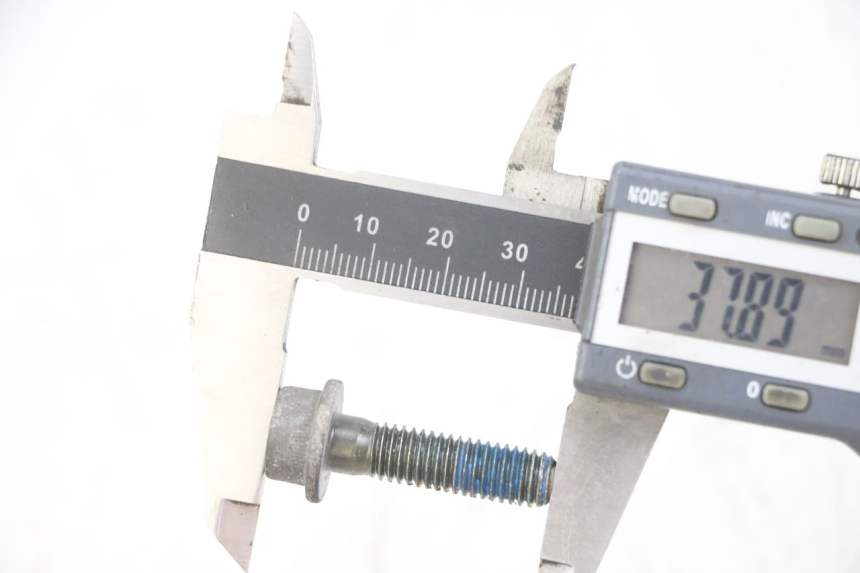 photo de BRAKE DISC BOLT SUZUKI GS GSE 500 (2001 - 2003) - Technical close-up