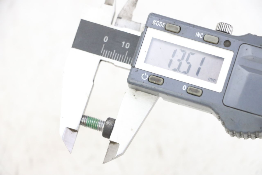 photo de BRAKE DISC BOLT HONDA FORZA 125 (2021 - 2025) - Zoom on usage condition