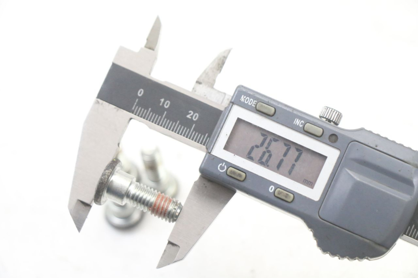 photo de BRAKE DISC BOLT HONDA PCX (JF57/JF64) 125 (2014 - 2018) - Alternative perspective