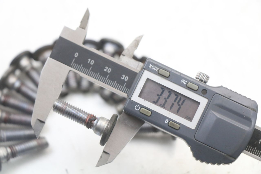 photo de BRAKE DISC BOLT KAWASAKI GTR 1000 (1994 - 2004) - Zoom on usage condition