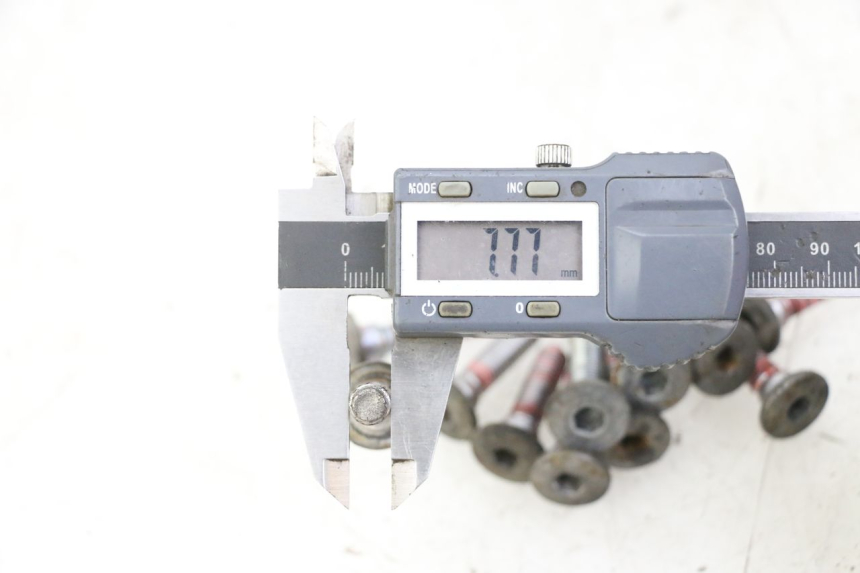 photo de BRAKE DISC BOLT KAWASAKI ZR7 ZR-7 S 750 (1999 - 2004) - Zoom on usage condition