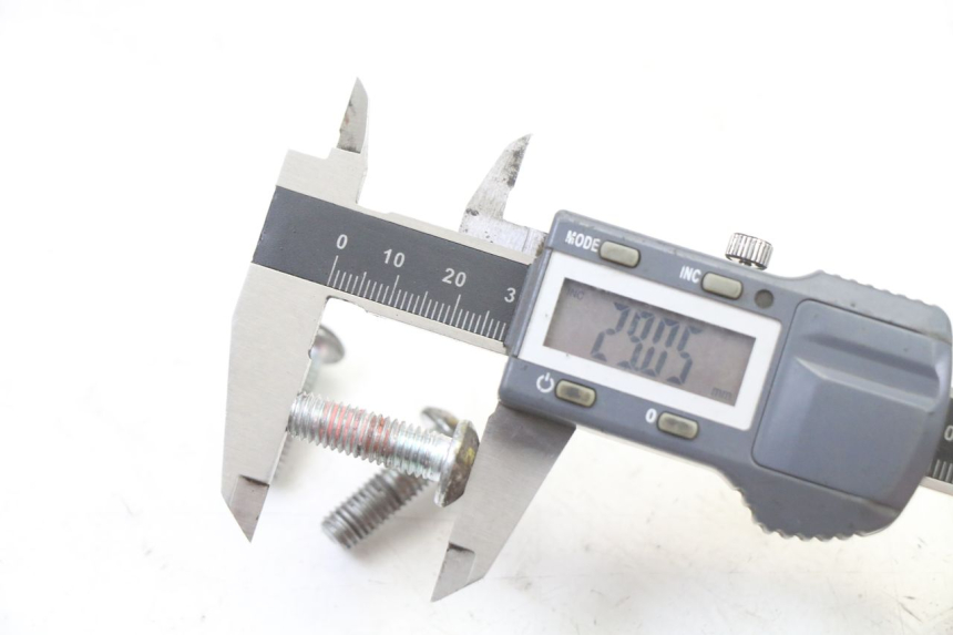 photo de BRAKE DISC BOLT PEUGEOT KISBEE 2T 50 (2018 - 2022) - Alternative perspective