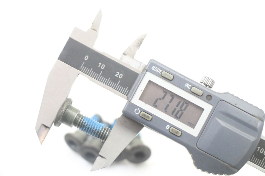 photo de BRAKE DISC BOLT KYMCO PEOPLE S 125 (2000 - 2008) - Alternative perspective