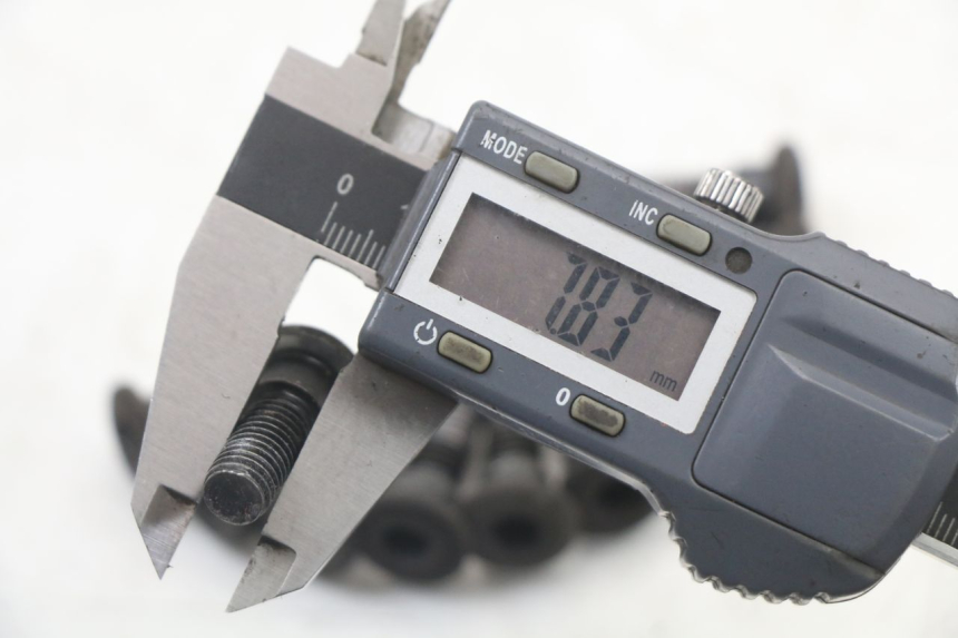 photo de BRAKE DISC BOLT KYMCO X-TOWN XTOWN 125 (2016 - 2021) - Alternative perspective