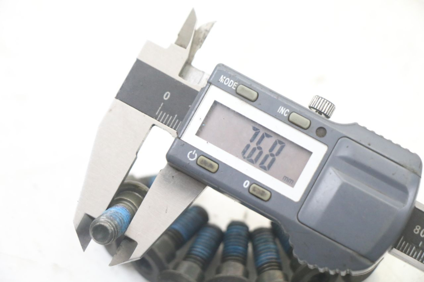 photo de BRAKE DISC BOLT KYMCO XCITING 500 (2007 - 2010) - Alternative perspective