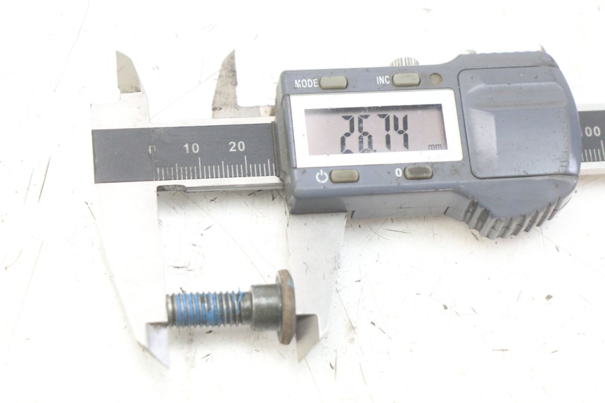 photo de BRAKE DISC BOLT KYMCO LIKE 4T 50 (2009 - 2018) - Zoom on usage condition