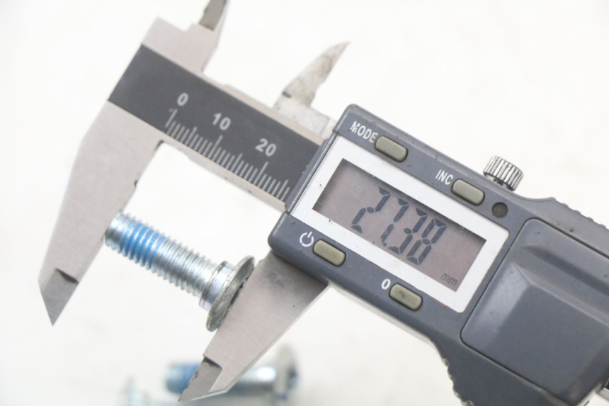 photo de BRAKE DISC BOLT MASH LEGEND'R 4T 50 (2021 - 2025) - Zoom on usage condition