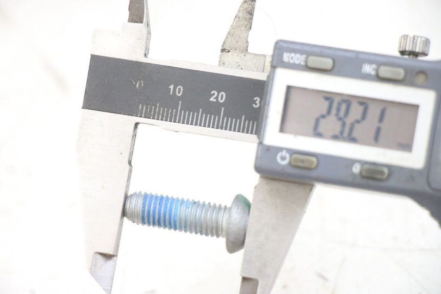 photo de BRAKE DISC BOLT PIAGGIO MEDLEY 125 (2016 - 2023) - Alternative perspective