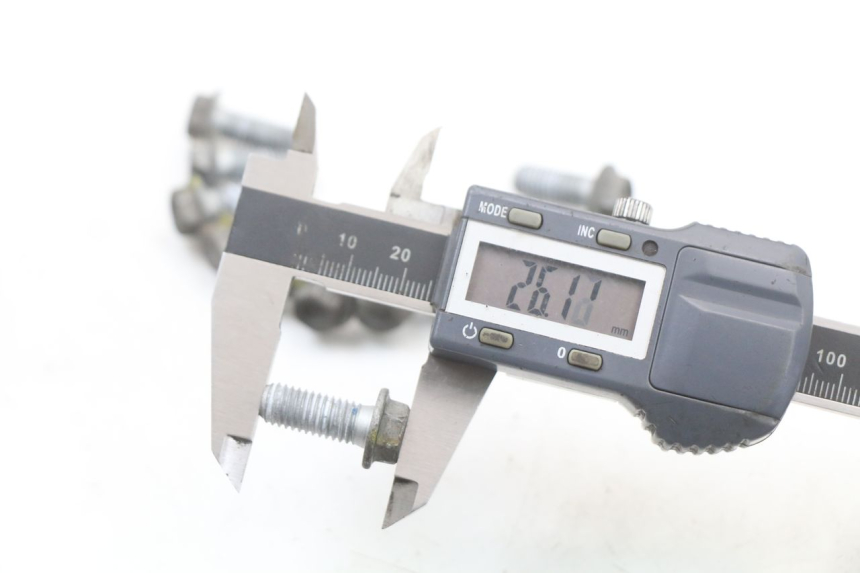 photo de BRAKE DISC BOLT MOTO GUZZI NORGE 8V GT 1200 (2011 - 2016) - Alternative perspective