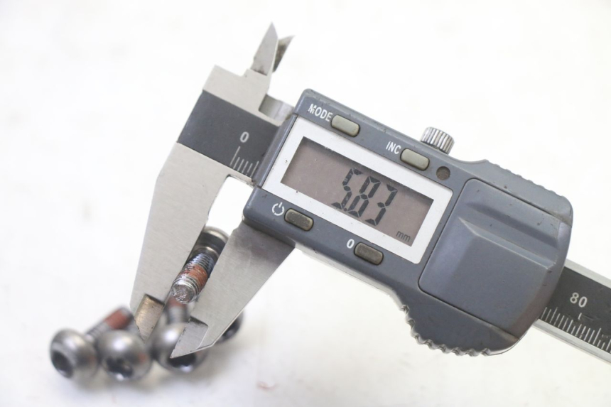 photo de BRAKE DISC BOLT HONDA NTV DEAUVILLE 650 (2001 - 2006) - Fixing points details