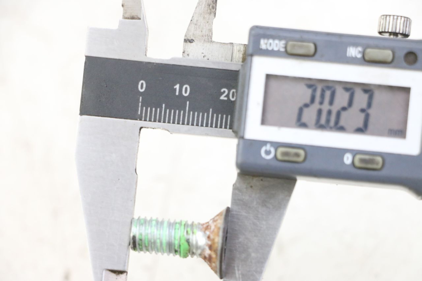 photo de BRAKE DISC BOLT PEUGEOT TKR TREKKER FURIOUS 50 (2005 - 2014) - Alternative perspective