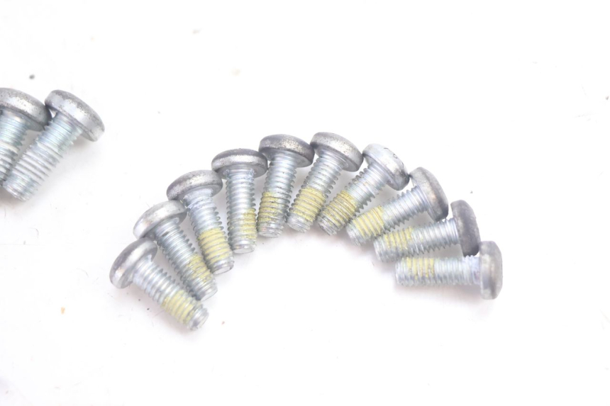 photo de BRAKE DISC BOLT HARLEY DAVIDSON ROAD GLIDE FLTRXSE 1920 (2018 - 2022) - Technical close-up