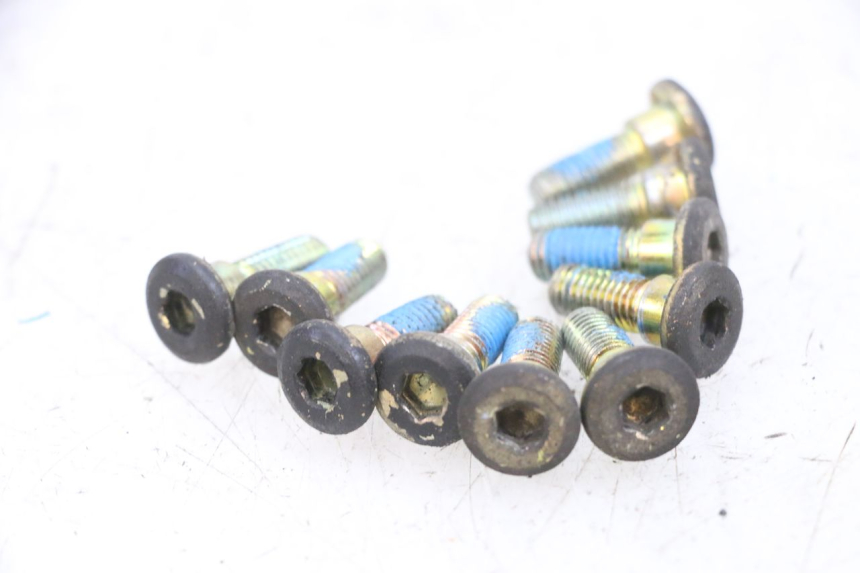 photo de BRAKE DISC BOLT DAELIM S1 125 (2007 - 2016) - Alternative perspective