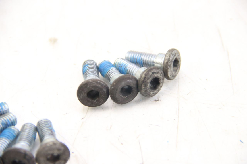 photo de BRAKE DISC BOLT DAELIM S3 125 (2010 - 2017) - Alternative perspective