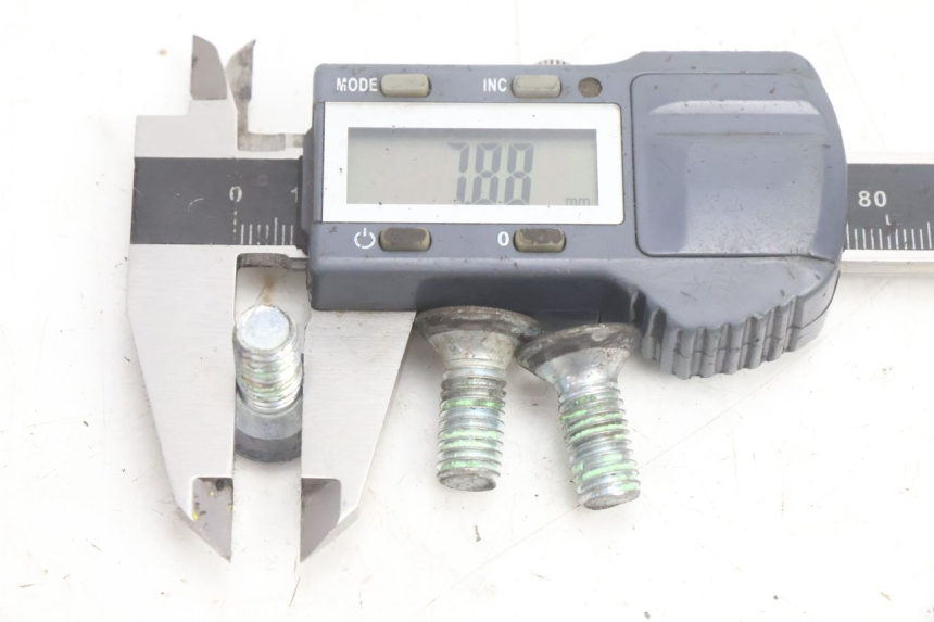 photo de BRAKE DISC BOLT PEUGEOT SATELIS 125 (2013 - 2018) - Technical close-up