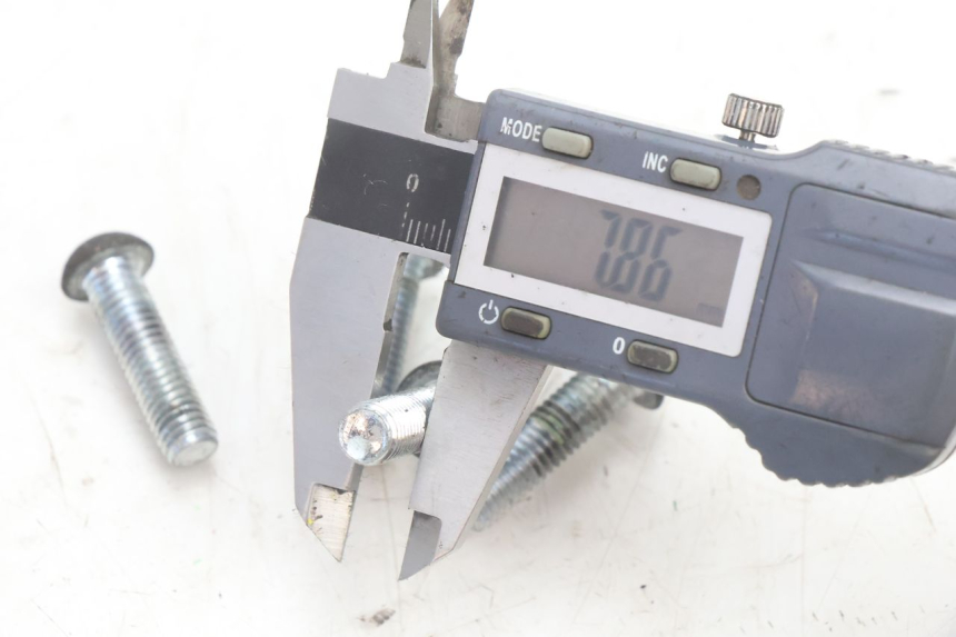 photo de BRAKE DISC BOLT PEUGEOT SATELIS 125 (2013 - 2018) - Surface and material condition