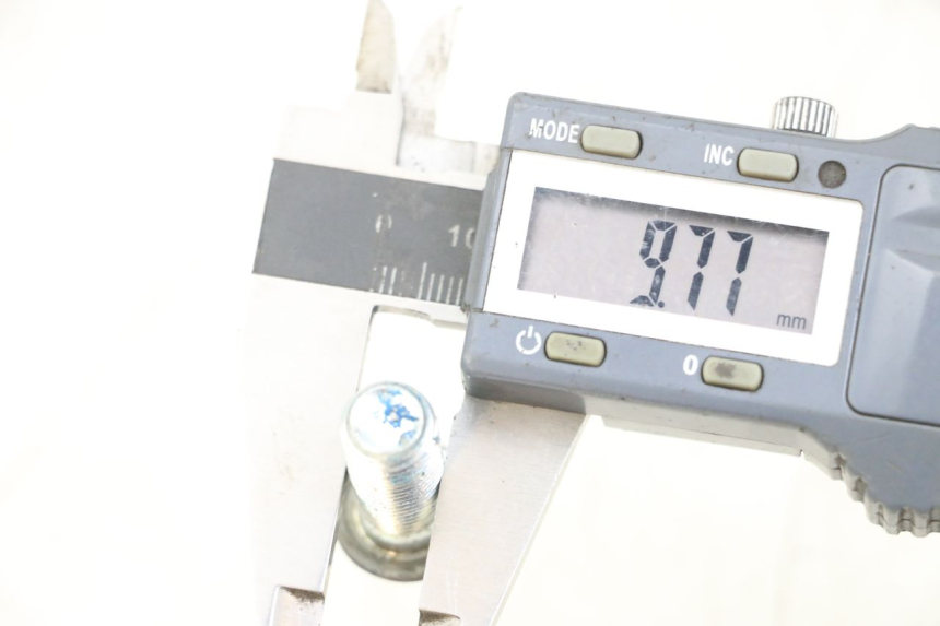 photo de BRAKE DISC BOLT MBK STUNT NAKED 50 (2004 - 2018) - Zoom on usage condition