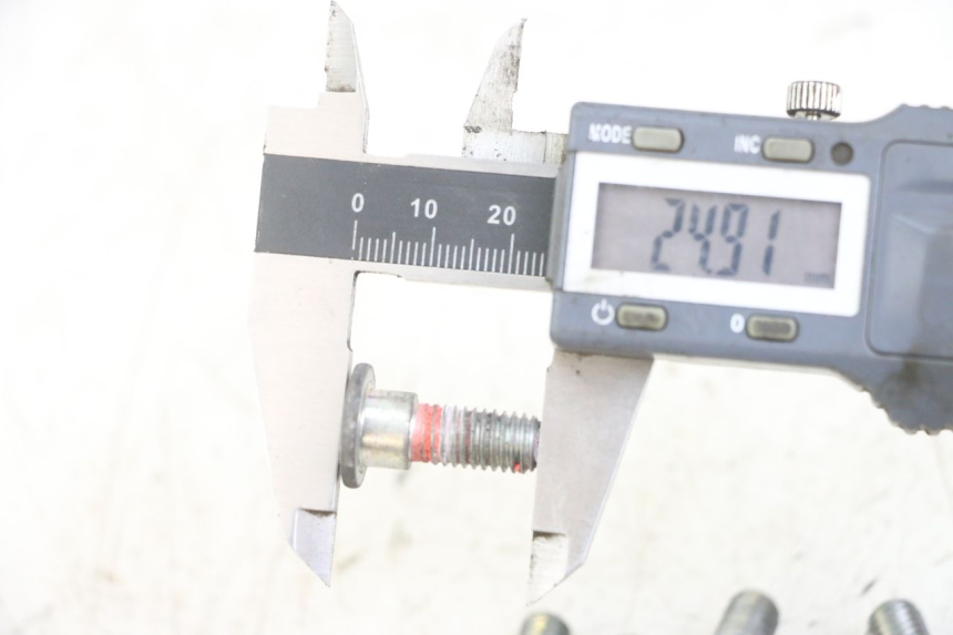 photo de BRAKE DISC BOLT SUZUKI BURGMAN 125 (2018 - 2021) - Component detail