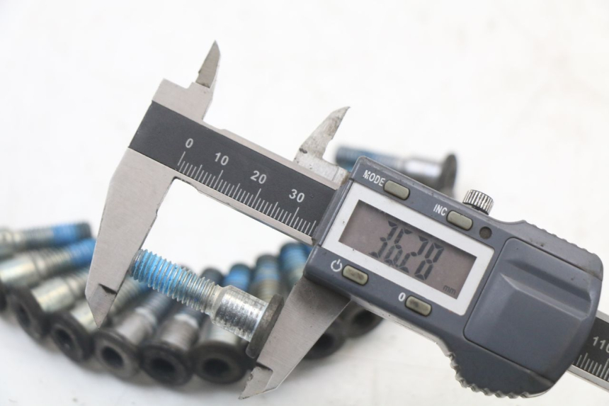 photo de BRAKE DISC BOLT SUZUKI SV S 650 (1999 - 2002) - Zoom on usage condition