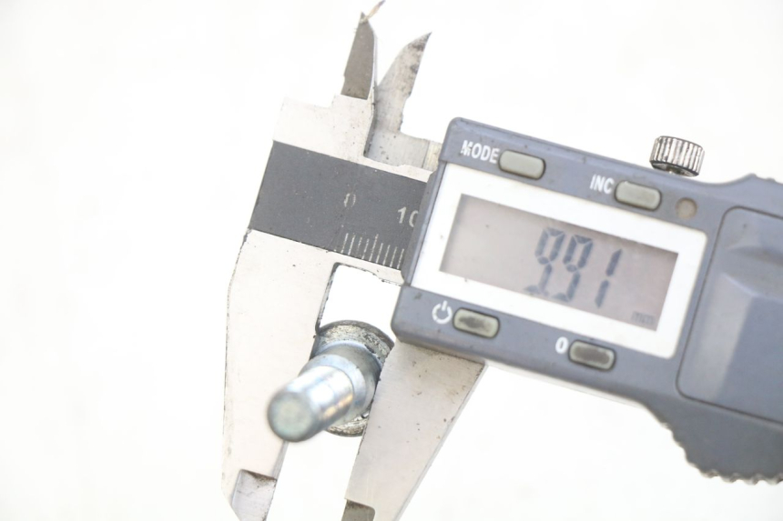 photo de BRAKE DISC BOLT SUZUKI SV N 650 (1999 - 2002) - Alternative perspective