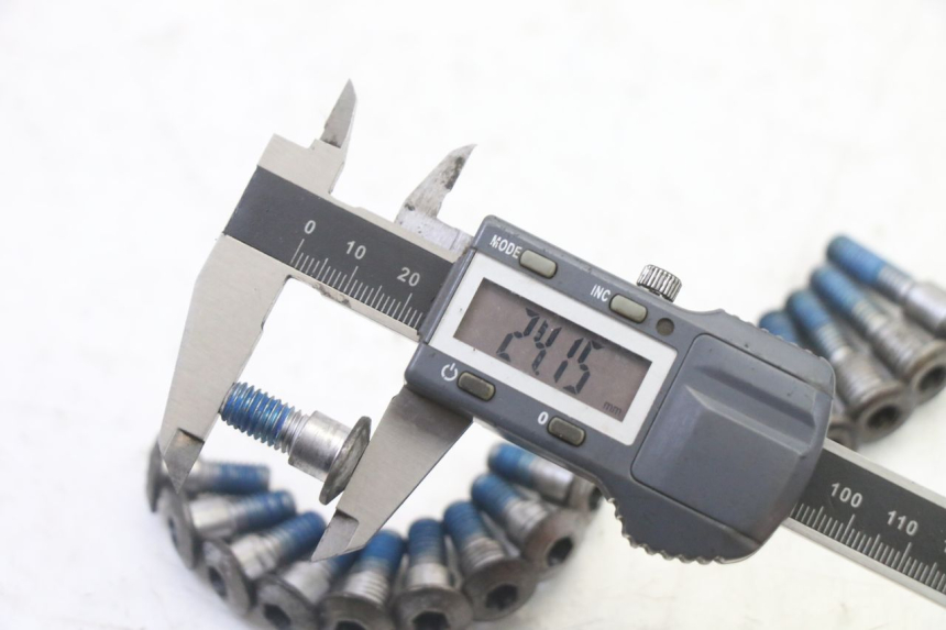 photo de BRAKE DISC BOLT SUZUKI SV S 650 (2003 - 2009) - Alternative perspective