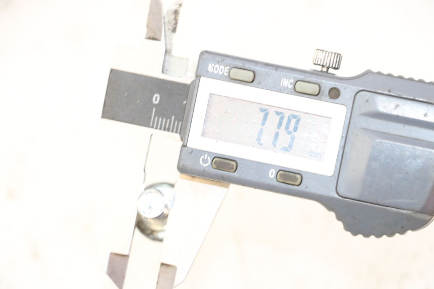 photo de BRAKE DISC BOLT PEUGEOT V-CLIC VCLIC 50 (2007 - 2013) - Zoom on usage condition