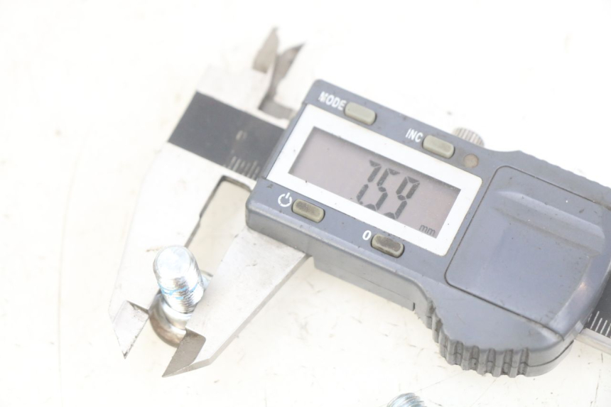 photo de BRAKE DISC BOLT DAELIM VJ ROADWIN FI 125 (2008 - 2017) - Zoom on usage condition