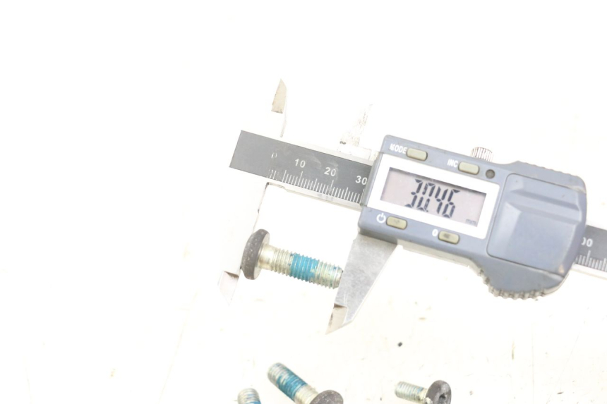 photo de BRAKE DISC BOLT YAMAHA XMAX X-MAX 125 (2006 - 2009) - Alternative perspective