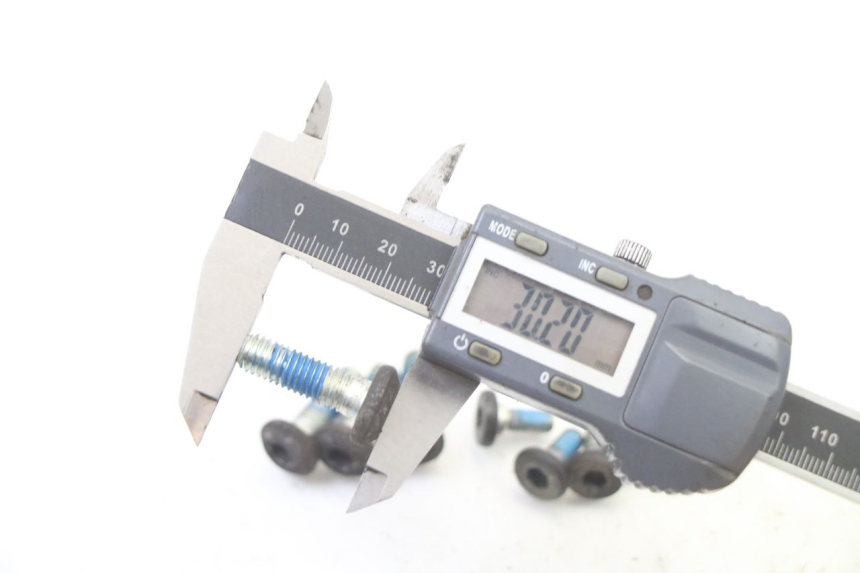 photo de BRAKE DISC BOLT YAMAHA XMAX X-MAX 125 (2006 - 2009) - Alternative perspective