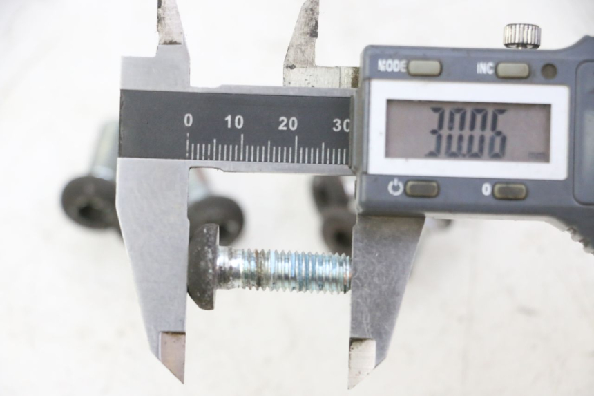 photo de BRAKE DISC BOLT YAMAHA X-MAX XMAX 250 (2006 - 2009) - Technical close-up