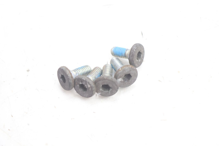 photo de BRAKE DISC BOLT YAMAHA XMAX X-MAX 125 (2006 - 2009) - Alternative perspective