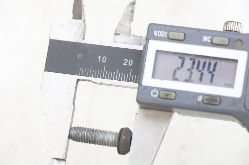 photo de BRAKE DISC BOLT PIAGGIO X9 EVOLUTION 125 (2003 - 2007) - Zoom on usage condition