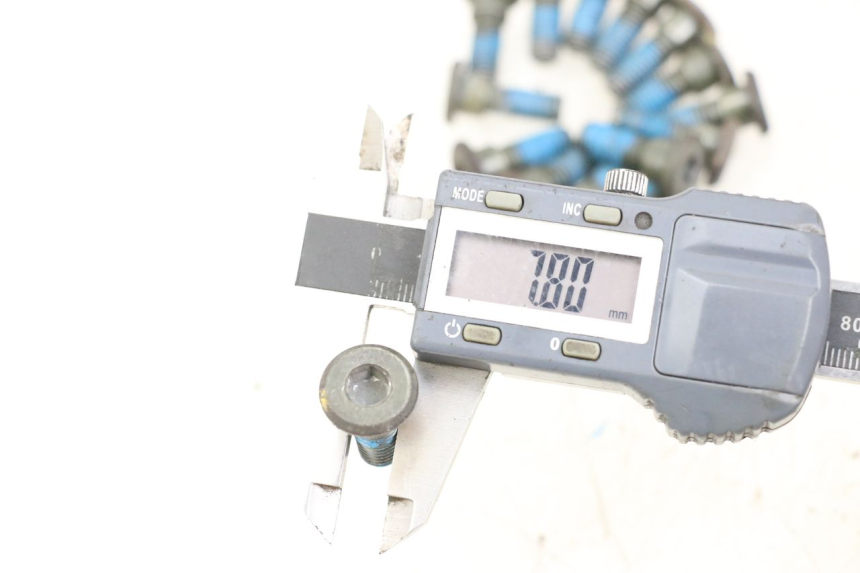 photo de BRAKE DISC BOLT KYMCO XCITING 250 (2006 - 2009) - Alternative perspective