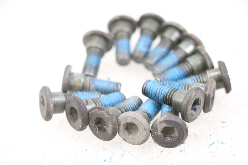 photo de BRAKE DISC BOLT KYMCO XCITING 250 (2006 - 2009) - Technical close-up