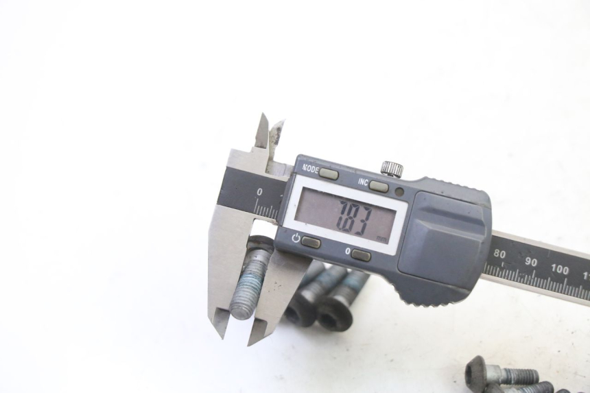 photo de BRAKE DISC BOLT YAMAHA XJ6 ABS 600 (2008 - 2016) - Technical close-up