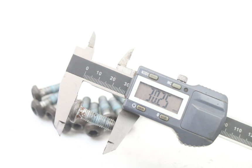 photo de BRAKE DISC BOLT YAMAHA FZS FAZER 600 (2001 - 2003) - Alternative perspective