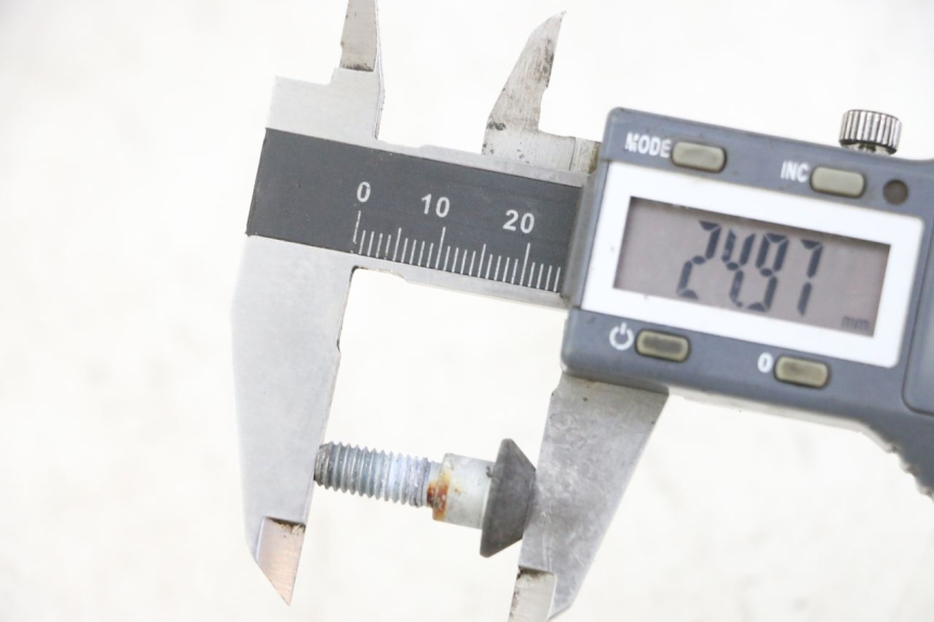 photo de BRAKE DISC BOLT YAMAHA XJ6 600 (2008 - 2016) - Zoom on usage condition