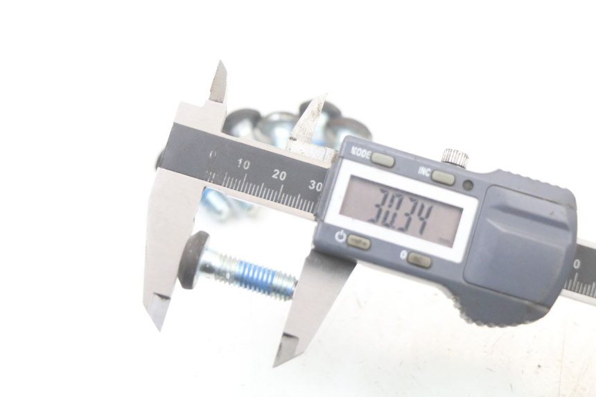 photo de BRAKE DISC BOLT YAMAHA YP MAJESTY 125 (2002 - 2006) - Alternative perspective