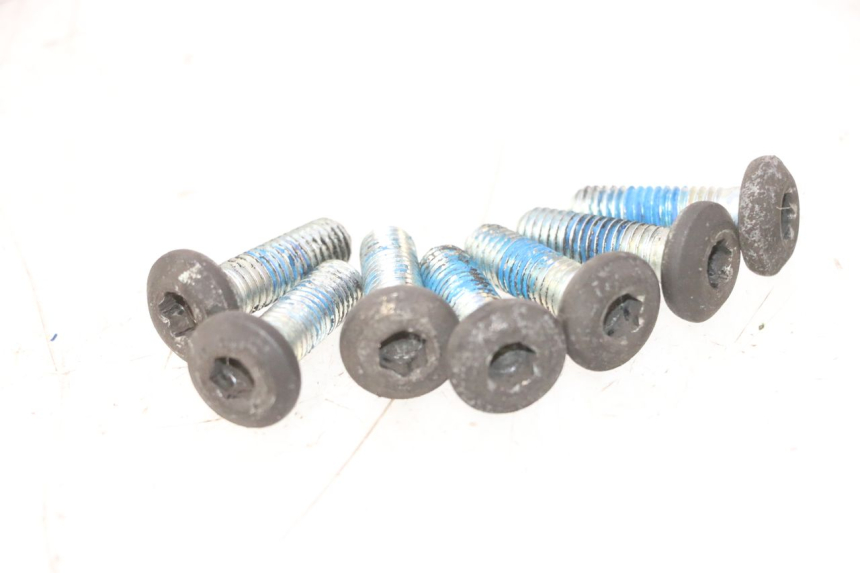 photo de BRAKE DISC BOLT YAMAHA YP MAJESTY 125 (2007 - 2010) - Alternative perspective