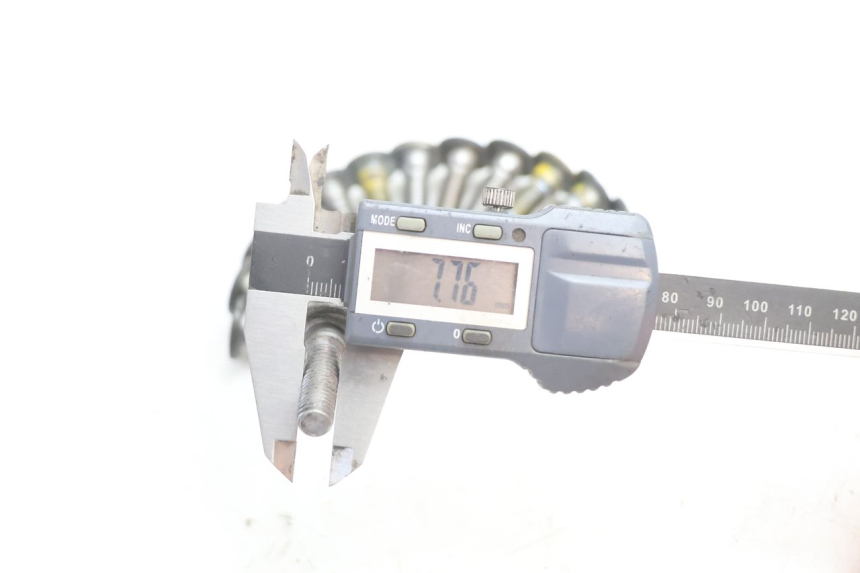 photo de BRAKE DISC BOLT KAWASAKI ZX-6R ZX6R 600 (1995 - 1997) - Zoom on usage condition